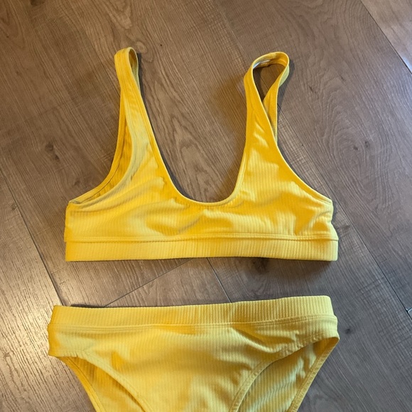 🩵 Yellow Ribbed Bikini Set - Picture 2 of 6